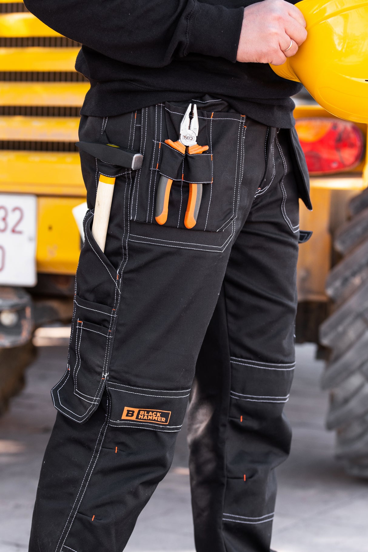 works trousers with multiple pockets for handy tools black